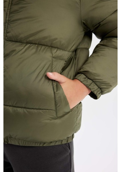 Erkek Çocuk Su Geçirmez Kapüşonlu Fermuarlı Çıtçıtlı Cepli Mont C5474A824WN