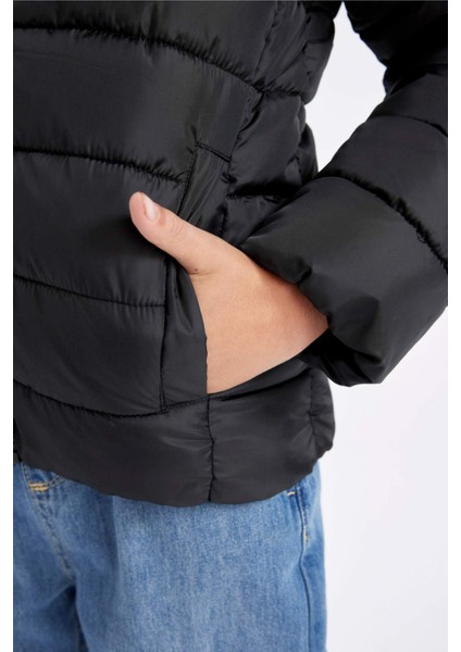 Erkek Çocuk Su İtici Kapüşonlu Fermuarlı Basic Düz Cepli Şişme Mont A1875A824AU