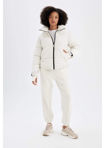 Su İtici Regular Fit Dik Yaka Fermuarlı El Geçmeli Cepli Şişme Mont Z1438AZ24WN