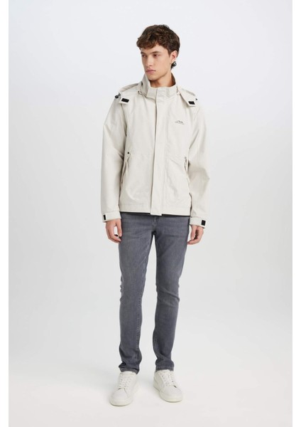 Regular Fit Kapüşonlu Fermuarlı Çıtçıt Kapamalı Mevsimlik Hafif Mont C8284AX24AU