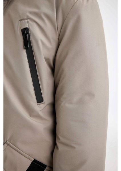 Erkek Çocuk Su Geçirmez Kapüşonlu Fermuarlı Çıtçıtlı Cift Cepli Parka Mont C8901A824WN