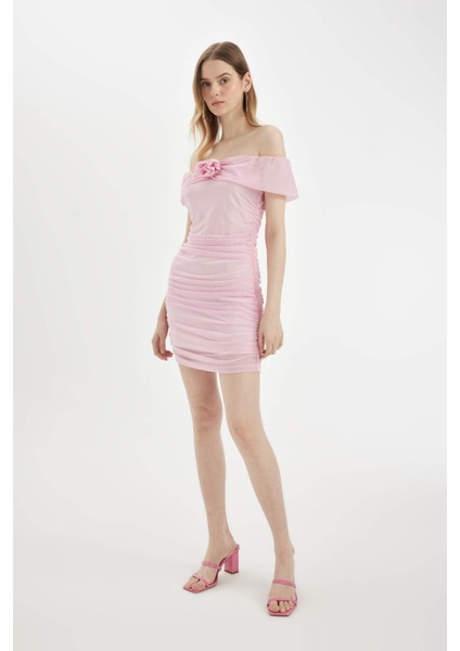 Bodycon Vücudu Saran Omuzu Açık Drapeli Pembe Tül Mini Abiye Elbise C8966AX24SM