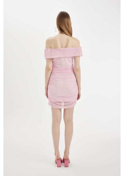 Bodycon Vücudu Saran Omuzu Açık Drapeli Pembe Tül Mini Abiye Elbise C8966AX24SM