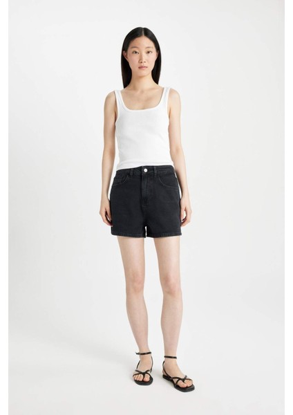 Mom Fit Yüksek Bel Dar Paça Jean Şort