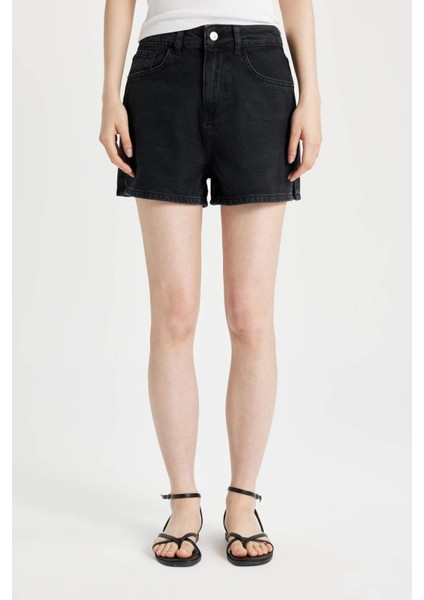 Mom Fit Yüksek Bel Dar Paça Jean Şort