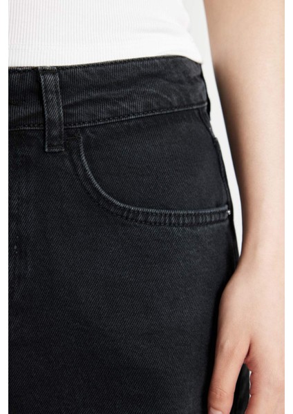 Mom Fit Yüksek Bel Dar Paça Jean Şort