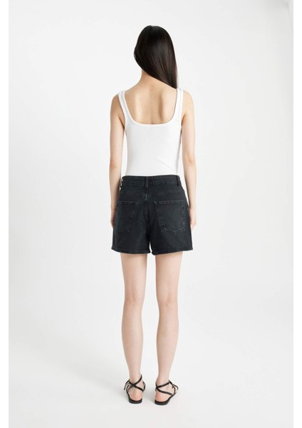 Mom Fit Yüksek Bel Dar Paça Jean Şort