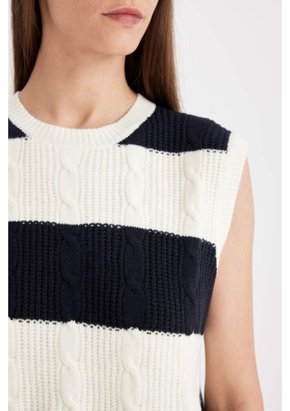 Regular Fit Çizgili Bisiklet Yaka Triko Süveter C9042AX24WN