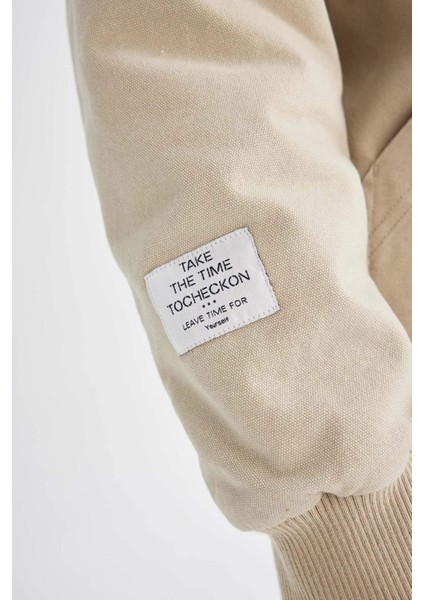 Su İtici Oversize Fit Geniş Kalıp Nakış Detaylı İç Cepli Kapüşonlu Ribanalı Fermuarlı Cepli Mont C6338AX24AU