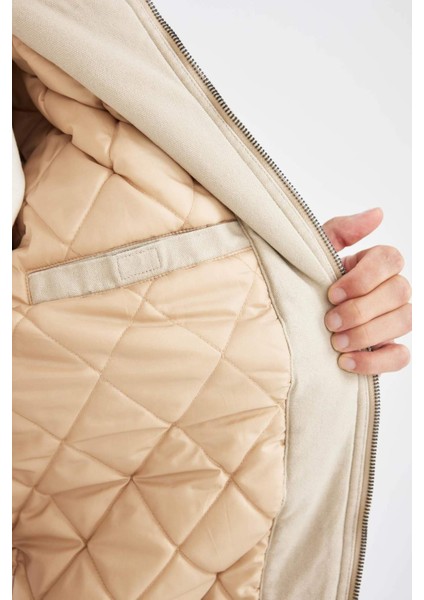 Su İtici Oversize Fit Geniş Kalıp Nakış Detaylı İç Cepli Kapüşonlu Ribanalı Fermuarlı Cepli Mont C6338AX24AU