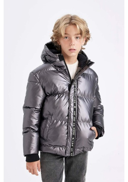 Erkek Çocuk Su İtici Ribana Kollu Kapüşonlu Polar Astarlı Şişme Mont C5524A824WN