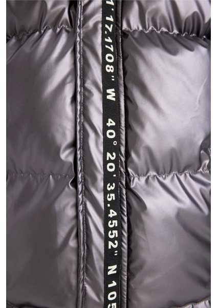 Erkek Çocuk Su İtici Ribana Kollu Kapüşonlu Polar Astarlı Şişme Mont C5524A824WN