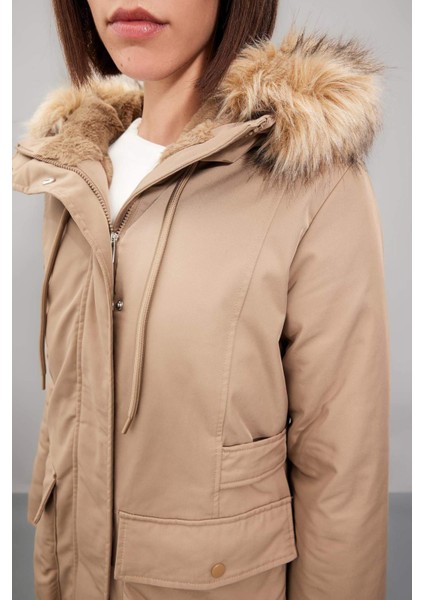 Su Geçirmez Mont Parka Kapüşonlu Suni Kürklü Fermuarlı Cepli C6668AX24WN