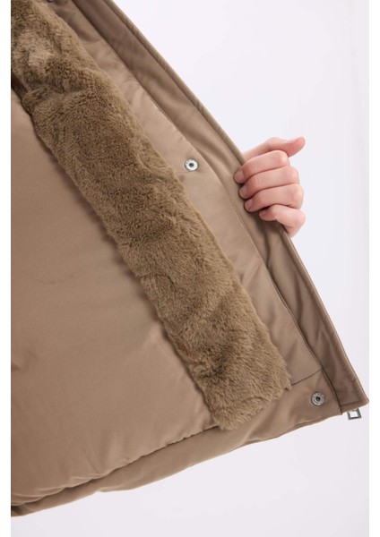 Su Geçirmez Mont Parka Kapüşonlu Suni Kürklü Fermuarlı Cepli C6668AX24WN