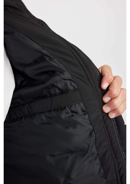 Su Geçirmez Slim Fit Dar Kesim Kapüşonlu Fermuarlı Çıtçıtlı Cepli Mont C8486AX24WN