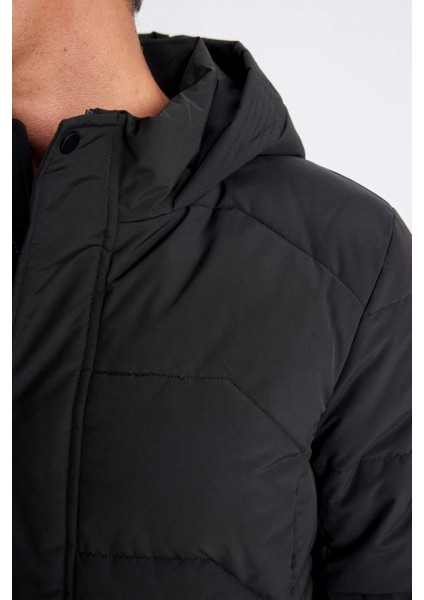 Su İtici Slim Fit Dar Kesim Kapüşonlu Fermuarlı Çıtçıt Kapamalı Cepli Mont C8486AX24WN