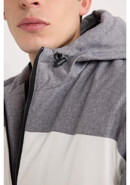 Slim Fit Dar Kesim Renk Bloklu Astarlı Kapüşonlu Fermuarlı Cepli Şişme Mont N4530AZ24AU