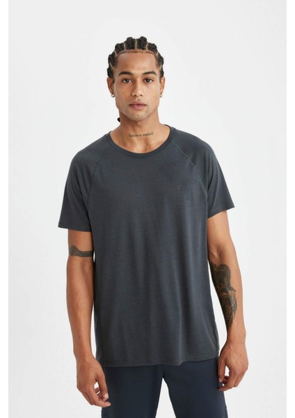 Fit Standart Fit Bisiklet Yaka Sporcu Kısa Kollu Tişört C9182AX24AU