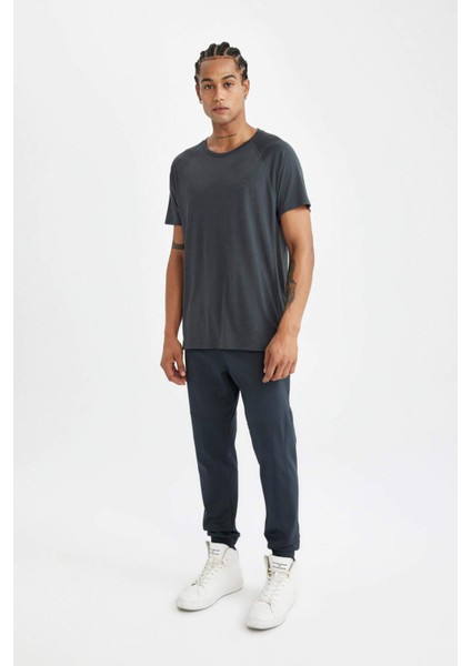 Fit Standart Fit Bisiklet Yaka Sporcu Kısa Kollu Tişört C9182AX24AU