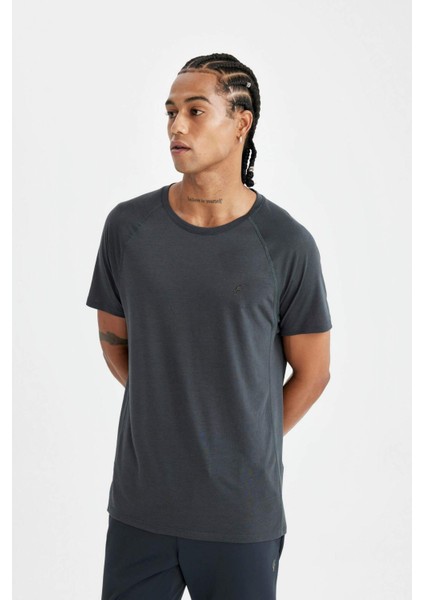 Fit Standart Fit Bisiklet Yaka Sporcu Kısa Kollu Tişört C9182AX24AU