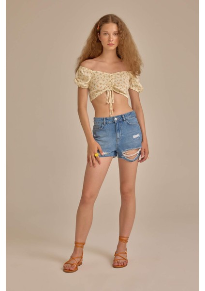 Yüksek Bel Kesik Uçlu Paça Jean Şort