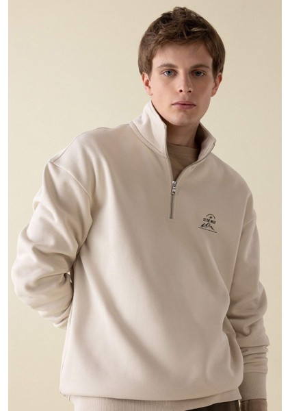 Comfort Regular Fit Rahat Kalıp Fermuarlı Dik Yaka Baskılı Sweatshirt C6132AX24AU