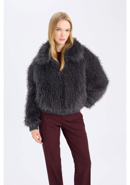 Regular Fit Geniş Yaka Fermuarlı Kısa Suni Kürk Kaban B2442AX24WN