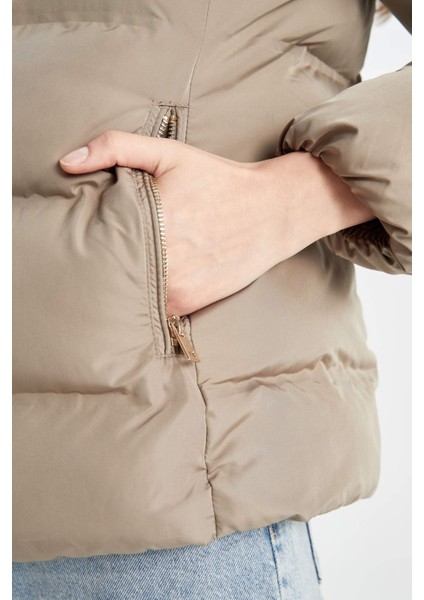 Su Geçirmez Puffer Şişme Mont Kapüşonlu Fermuar Çıtçıt Kapmalı Cepli C9523AX24WN