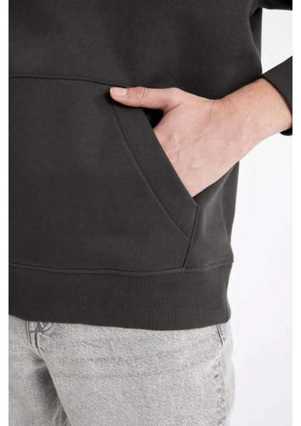 Oversize Geniş Kalıp Kapüşonlu Kanguru Cepli Basic Düz Sweatshirt A4331AX24AU
