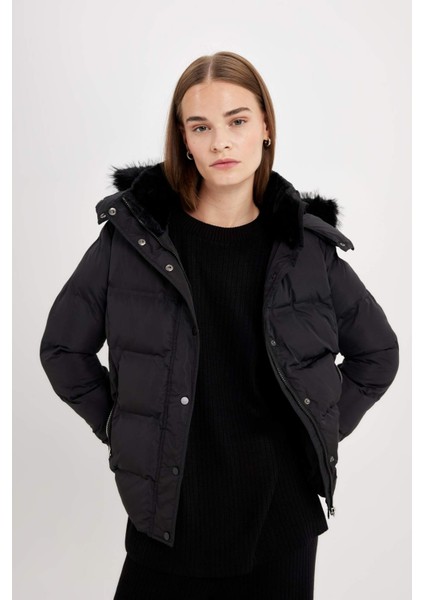 Su Geçirmez Puffer Şişme Mont Kapüşonlu Fermuar Çıtçıt Kapmalı Cepli C9523AX24WN