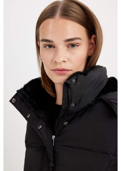 Su Geçirmez Puffer Şişme Mont Kapüşonlu Fermuar Çıtçıt Kapmalı Cepli C9523AX24WN