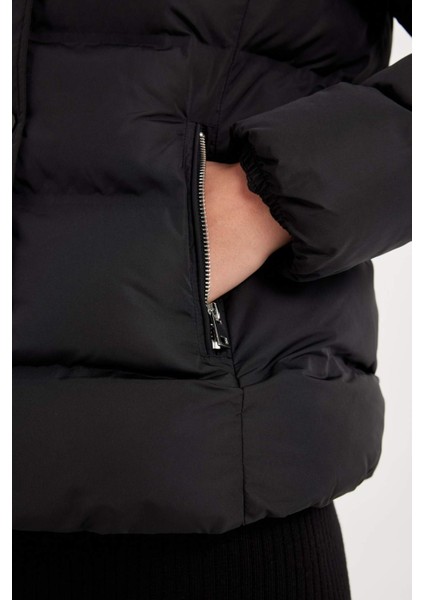 Su Geçirmez Puffer Şişme Mont Kapüşonlu Fermuar Çıtçıt Kapmalı Cepli C9523AX24WN