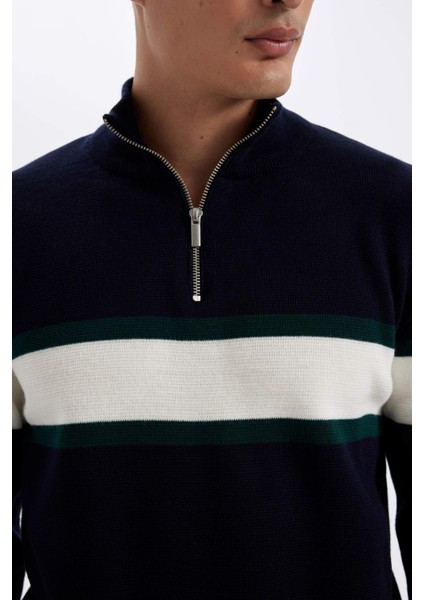 Standart Fit Normal Kesim Dik Yaka Fermuarlı Çizgili Triko Kazak