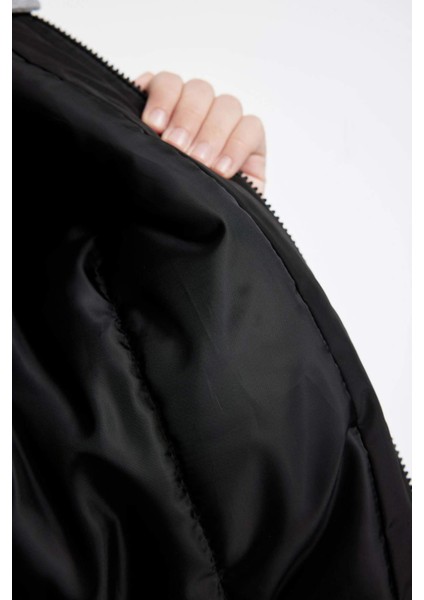 Erkek Çocuk Su Geçirmez Çıkarılabilir Kapüşonlu Kolej Yaka Fermuarlı Ribana Kollu Bomber Mont C5986A824WN