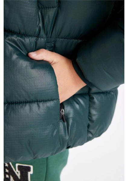 Erkek Çocuk Su Geçirmez Kapüşonlu Fermuarlı Cepli Şişme Mont C5565A824WN