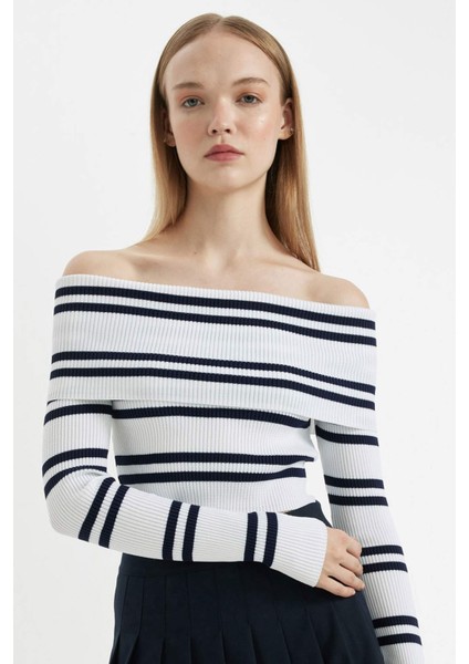 Slim Fit Dar Kesim Çizgili Açık Omuz Triko Kazak C8914AX24WN