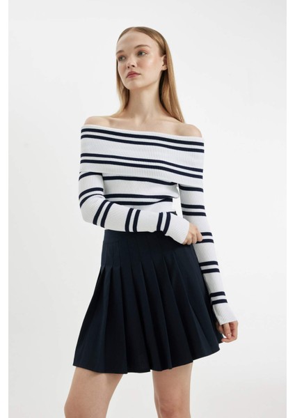 Slim Fit Dar Kesim Çizgili Açık Omuz Triko Kazak C8914AX24WN