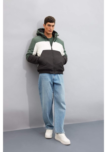 Slim Fit Dar Kesim Renk Bloklu Astarlı Kapüşonlu Fermuarlı Cepli Şişme Mont N4530AZ24AU