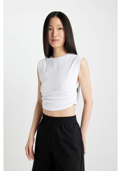 Slim Fit Dar Kesim Bisiklet Yaka Basic Düz Kolsuz Beyaz Tişört A9420AX24SP