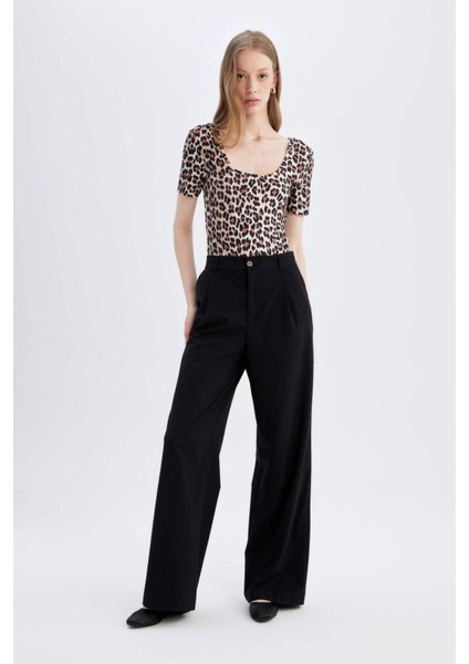 Slim Fit Dar Kesim Yuvarlak Yaka Vücuda Oturan Leopar Desenli Kısa Kollu Çıtçıtlı Body D1274AX24SM