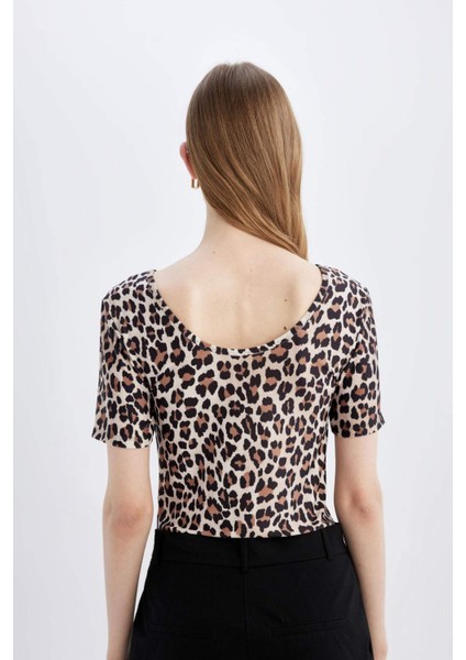 Slim Fit Dar Kesim Yuvarlak Yaka Vücuda Oturan Leopar Desenli Kısa Kollu Çıtçıtlı Body D1274AX24SM