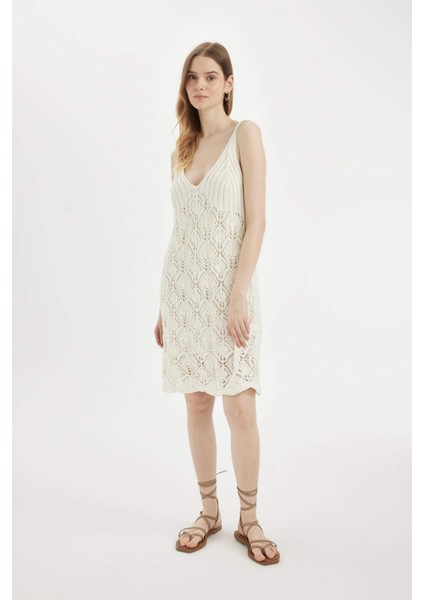 V Yaka Kroşe Beyaz Askılı Midi Triko Elbise C9078AX24SM