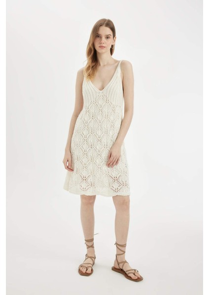 V Yaka Kroşe Beyaz Askılı Midi Triko Elbise C9078AX24SM