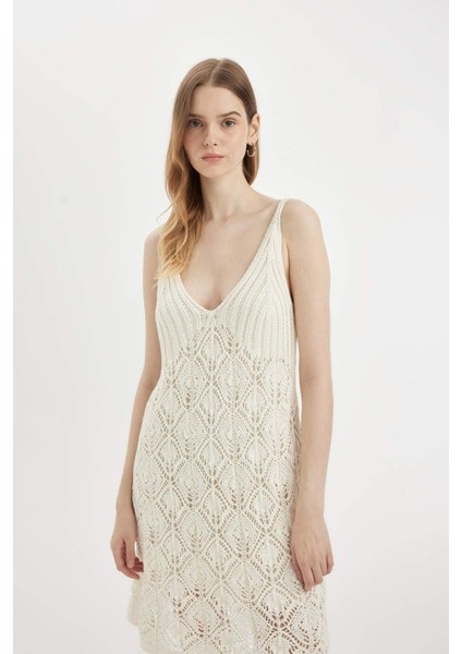 V Yaka Kroşe Beyaz Askılı Midi Triko Elbise C9078AX24SM