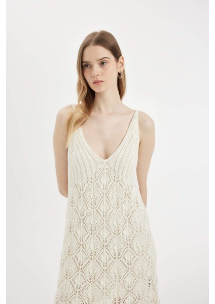 V Yaka Kroşe Beyaz Askılı Midi Triko Elbise C9078AX24SM