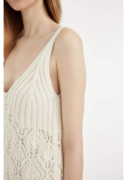 V Yaka Kroşe Beyaz Askılı Midi Triko Elbise C9078AX24SM