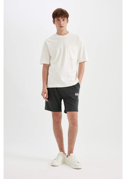 Marvel Logo Only Regular Fit Düz Paça Şort