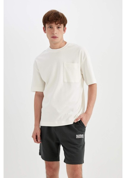 Marvel Logo Only Regular Fit Düz Paça Şort