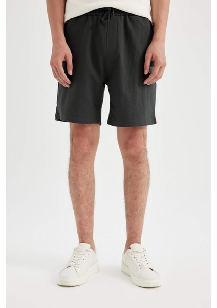 Marvel Logo Only Regular Fit Düz Paça Şort