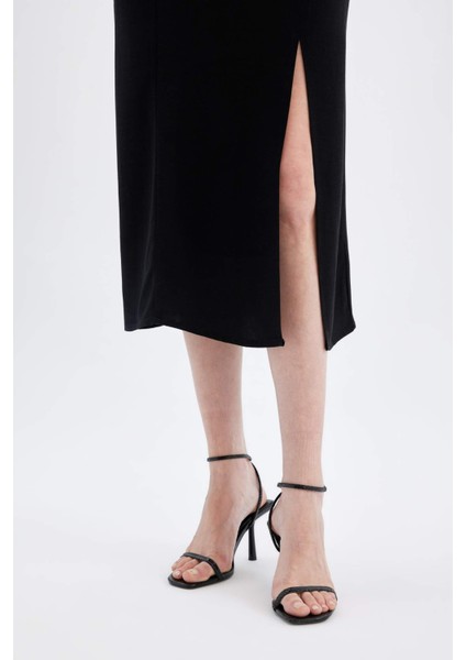 Kare Yaka Keten Karışımlı Yırtmaçlı Askılı Midi Abiye Elbise